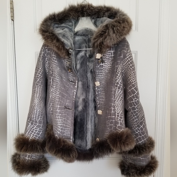 Sheepskin Shearling And Fox Fur Coat - Picture 10 of 10